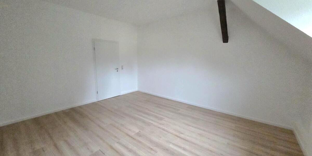 Schicke 3-Zimmer-Dachgeschosswohnung in zentraler Lage von Stollberg! - Dachgeschoßwohnung Stollberg Hoheneck | Angebot:22592704