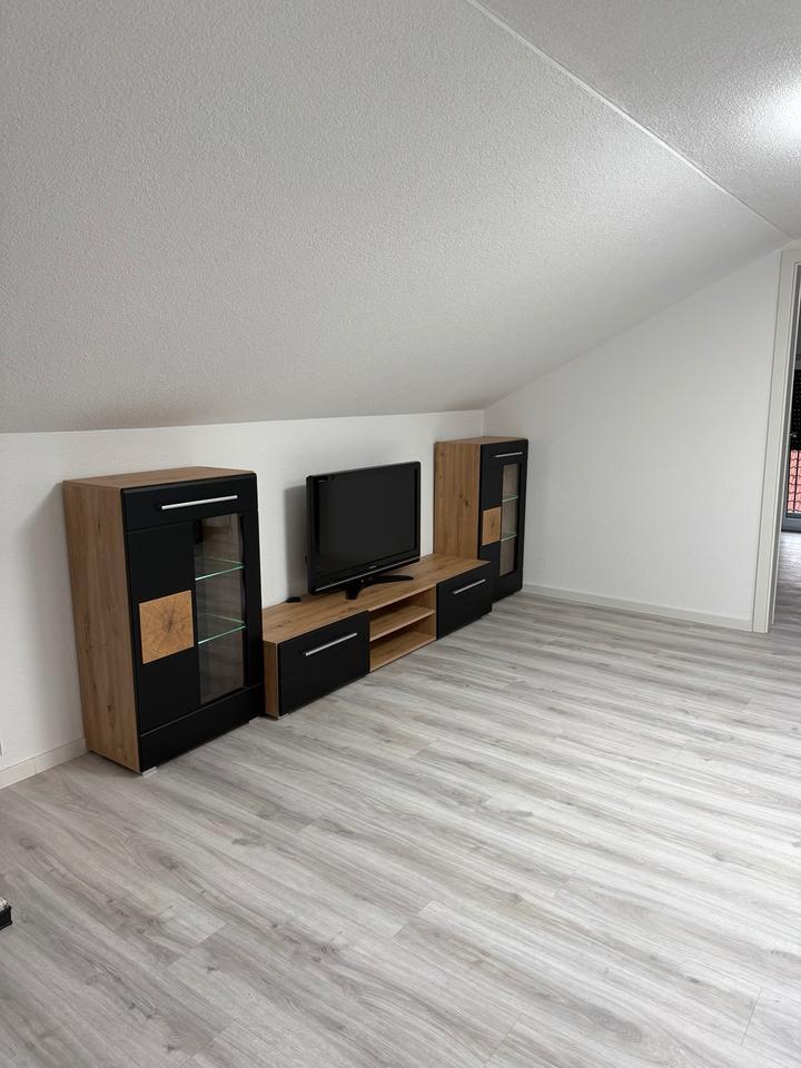 Vermiete Dachgeschoßwohnung mit Möbel