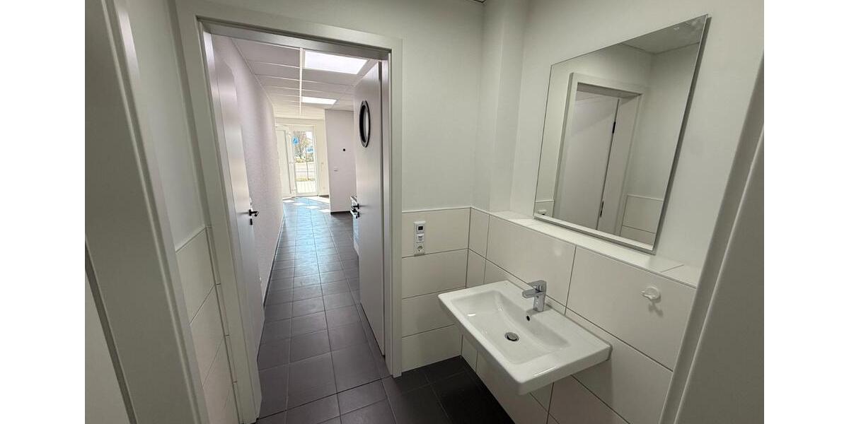 Gewerbeobjekt Hude (Oldenburg) - 1.500&euro; | Angebot:26441857