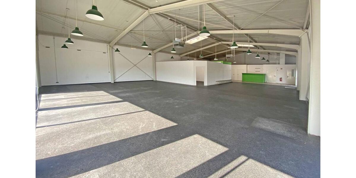 Vielseitige Gewerbehalle – ideal für Handel, Studio oder Lager zimmer