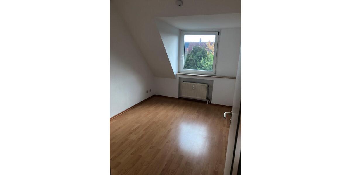 Dachgeschoßwohnung Tönisvorst - 3 Zimmer, 1.400&euro; | Angebot:23202575
