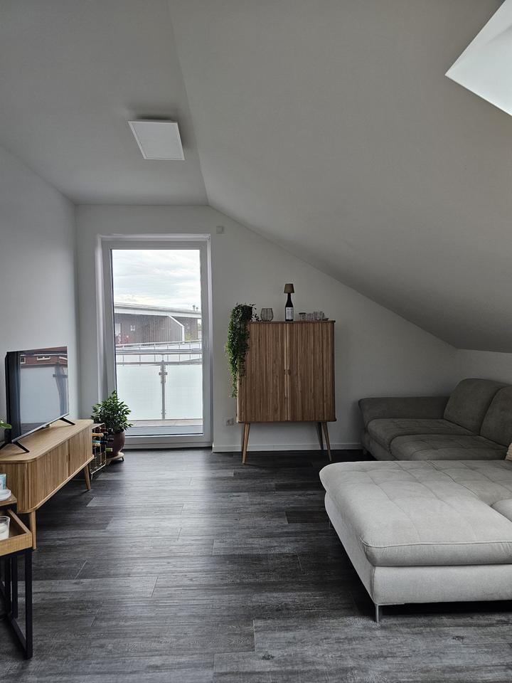 77m2, 3-Zimmer-Dachgeschoßwohnung - zu vermieten