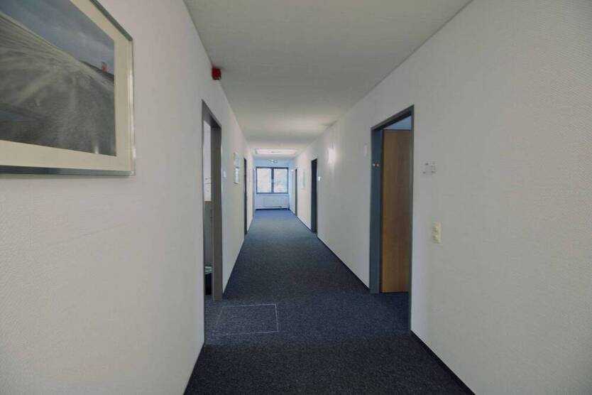 2 X 16 qm + 6 X 24 qm mit USM-Haller Möbeln ! - All-in-Miete