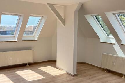 Freies WG-Zimmer im Dachgeschoss verfügbar!