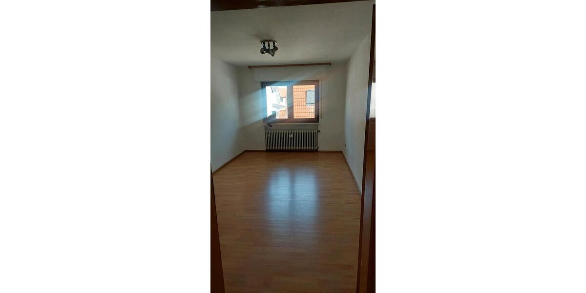 Etagenwohnung Neulußheim - 4 Zimmer, 100 m&sup2;, 1.385&euro; | Angebot:26045304