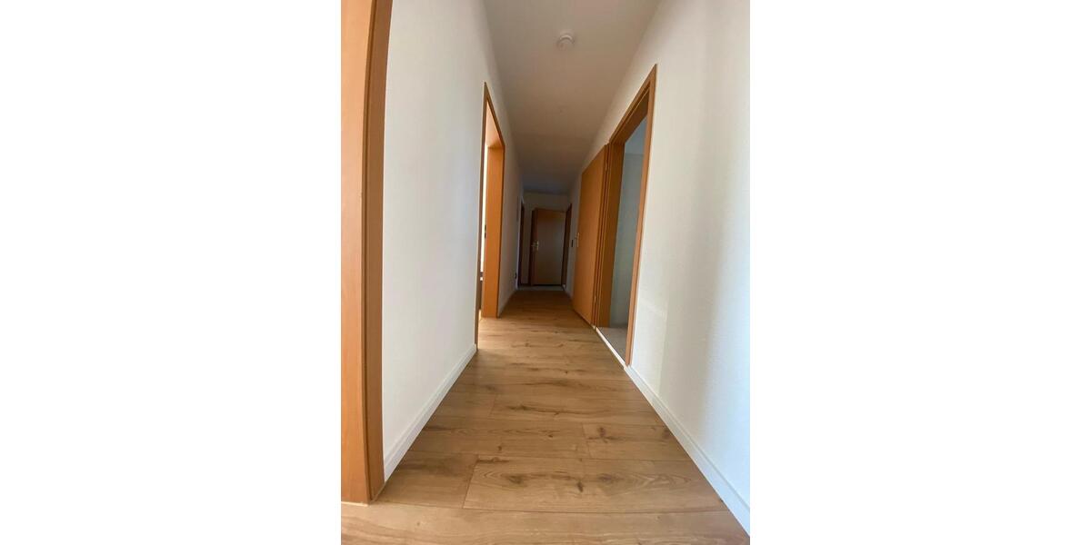 Dachgeschoßwohnung Elsteraue - 3 Zimmer, 46 m&sup2;, 330&euro; | Angebot:25538323