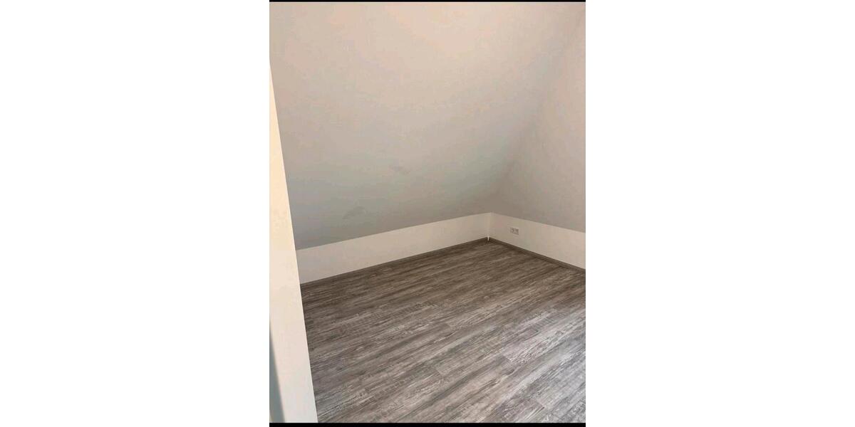 Dachgeschoßwohnung Sankt Augustin - 4 Zimmer, 65 m&sup2;, 950&euro; | Angebot:26222268