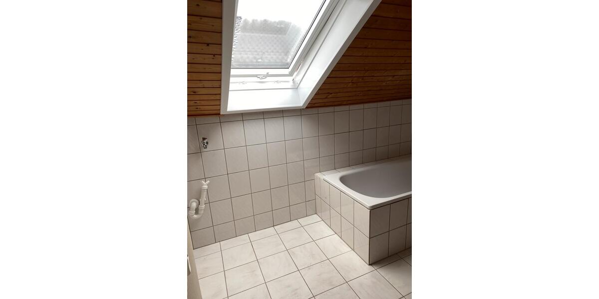 Dachgeschoßwohnung Pracht - 2 Zimmer, 70 m&sup2;, 815&euro; | Angebot:25483161