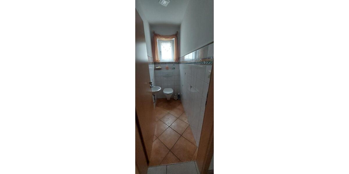 Erdgeschoßwohnung Burgheim - 3 Zimmer, 104 m&sup2;, 850&euro; | Angebot:25648893