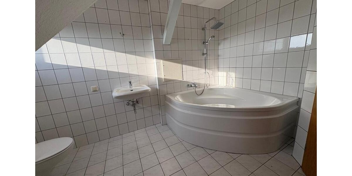 Dachgeschoßwohnung Nordhausen - 3 Zimmer, 74 m&sup2;, 590&euro; | Angebot:24582038