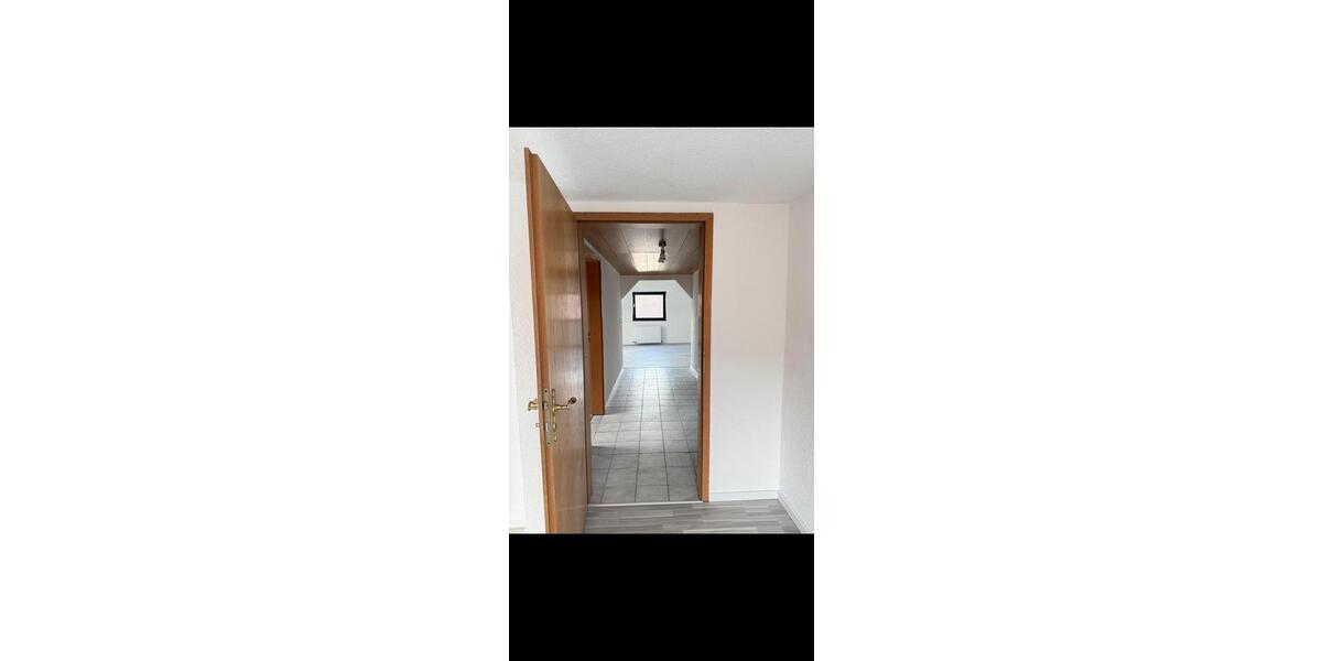 Dachgeschoßwohnung Kraichtal - 3 Zimmer, 85 m&sup2;, 1.100&euro; | Angebot:26153653