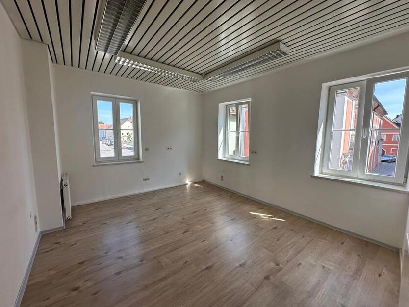 Ideal für Unternehmen: Funktionale MonteurWohnung mit Gemeinschaftsbereich im Herzen Landshuts