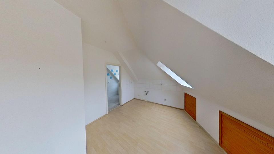 Dachgeschoßwohnung Köthen (Anhalt) - 1 Zimmer, 30 m&sup2;, 200&euro; | Angebot:26148046