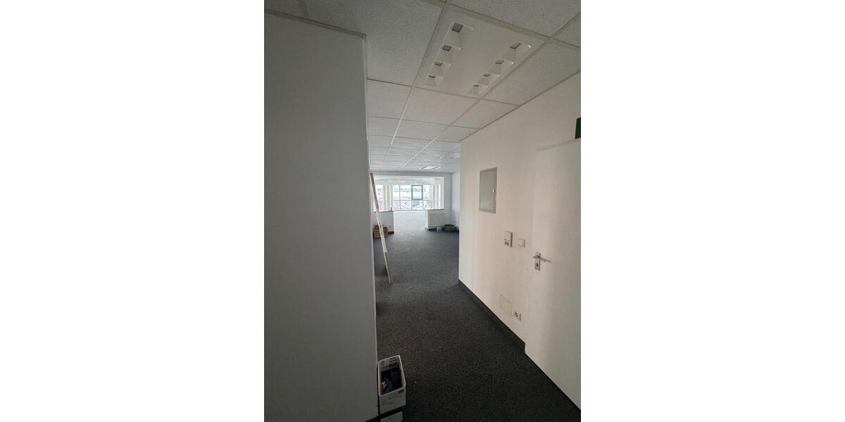 Helle Bürofläche mit Glasfront in Vierkirchen – Nähe S-Bahn zimmer