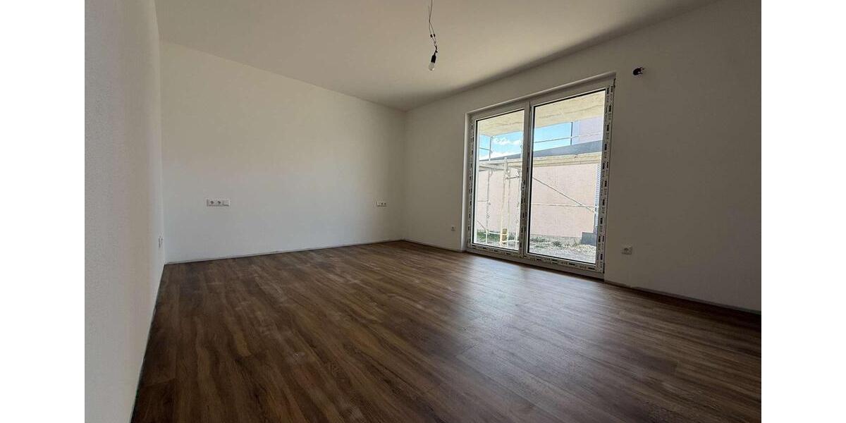 Erdgeschoßwohnung Schwarzenfeld - 4 Zimmer, 128 m&sup2;, 1.290&euro; | Angebot:25930020