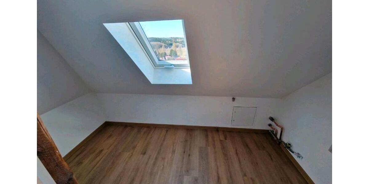 Dachgeschoßwohnung Schleusingen - 2.5 Zimmer, 72 m&sup2;, 630&euro; | Angebot:26112911