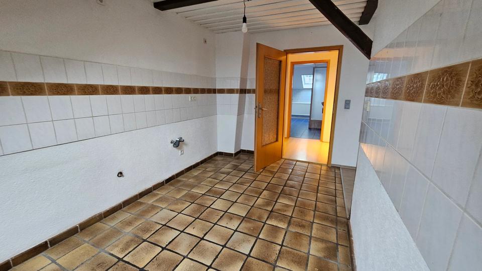 Großzügige 3-Zimmer-Dachgeschosswohnung mit Balkon & Stellplatz 3 zimmer