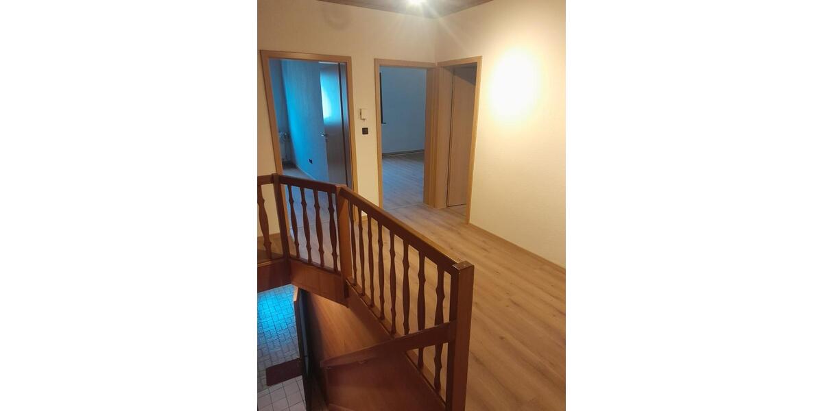 Dachgeschoßwohnung Beltheim - 3 Zimmer, 80 m&sup2;, 600&euro; | Angebot:24396830