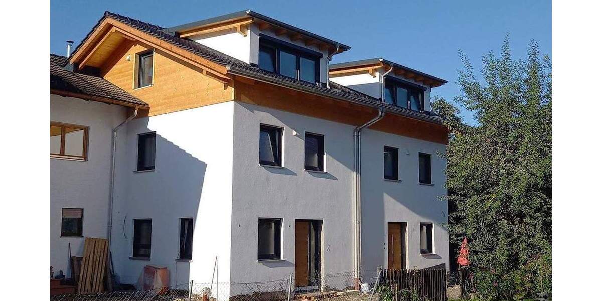 Schöne Doppelhaushälfte 5 zimmer