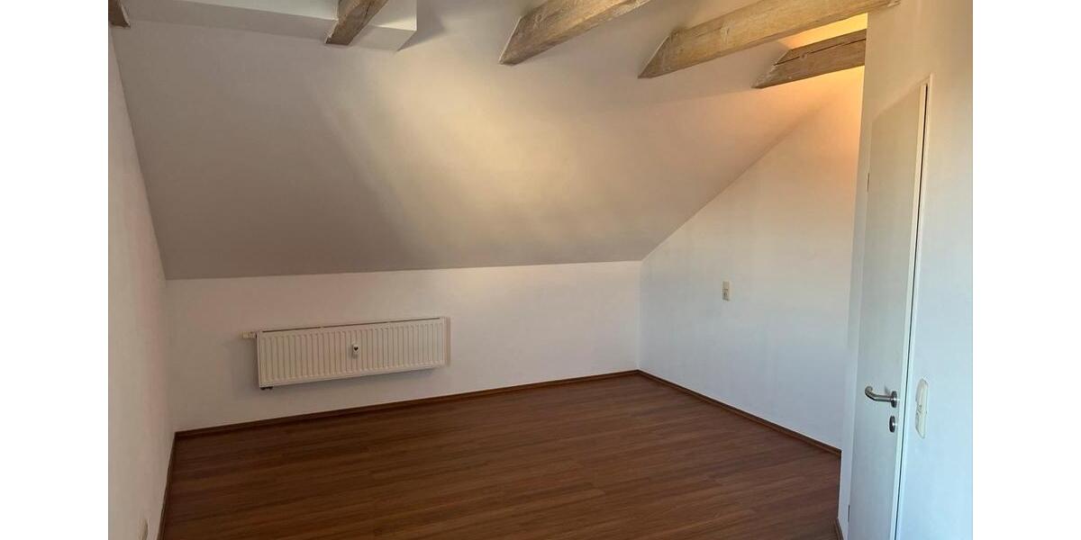 Dachgeschoßwohnung Adlkofen - 3 Zimmer, 66 m&sup2;, 800&euro; | Angebot:26694023