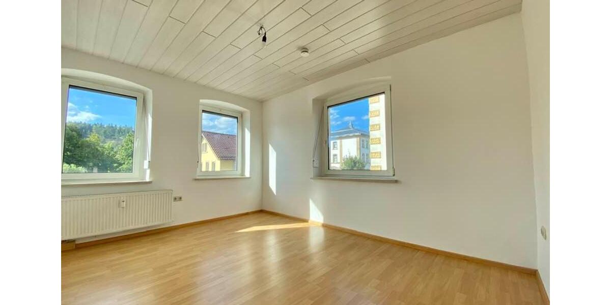 4-Zimmer, 75 qm Wohnung lichtdurchflutet im Herzen von Pressig 4 zimmer