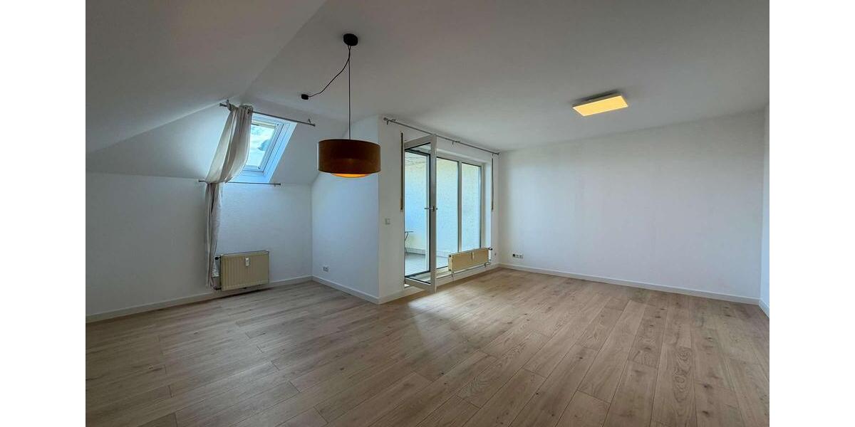 Dachgeschoßwohnung Friedberg (Hessen) - 3 Zimmer, 82 m&sup2;, 1.045&euro; | Angebot:24802461
