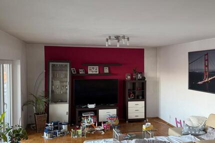 100qm Wohnung zu vermieten in Auerbsch 4 zimmer