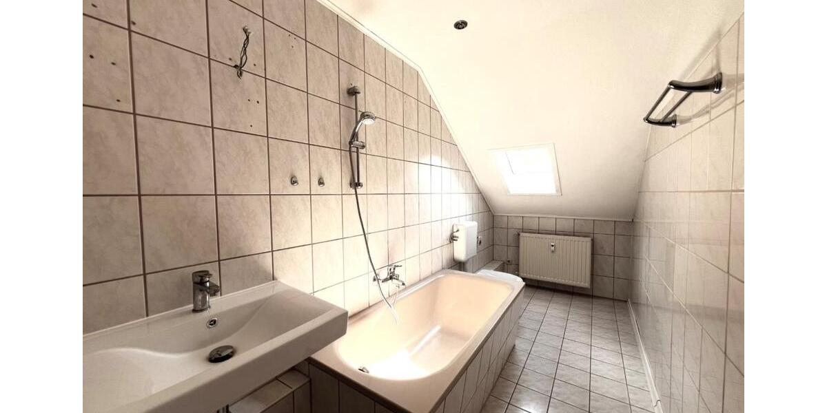 Dachgeschoßwohnung Aue-Bad Schlema Bad Schlema - 3 Zimmer, 75 m&sup2;, 365&euro; | Angebot:23728206