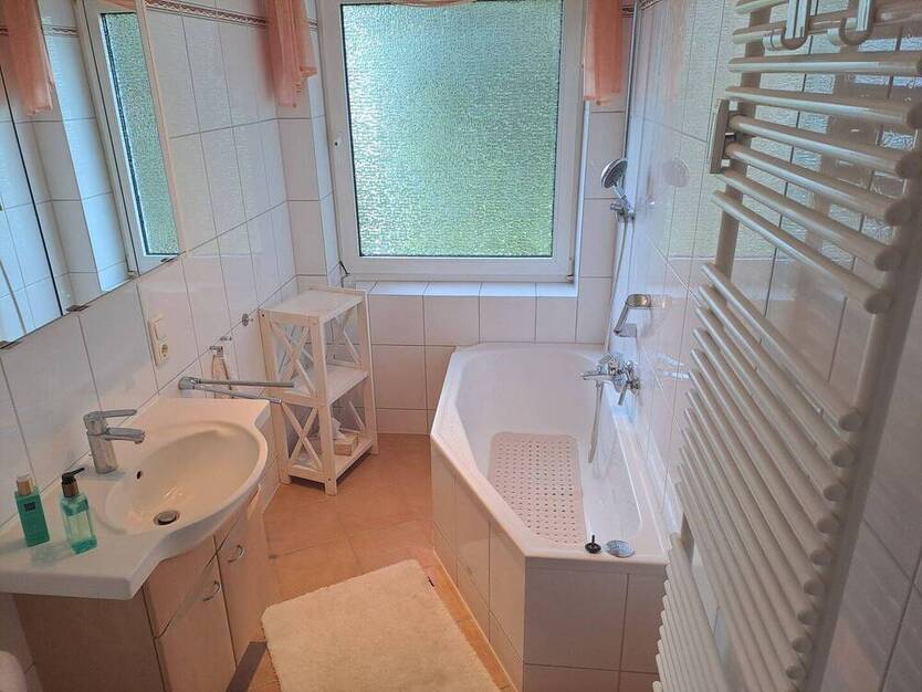 gepflegte 2,5-Zimmer-Wohnung mit Balkon in HH-Cranz