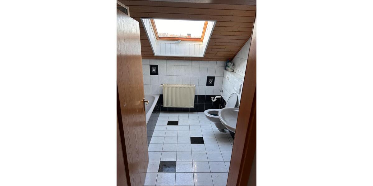Dachgeschoßwohnung Neidenstein - 4 Zimmer, 82 m&sup2;, 730&euro; | Angebot:25053510