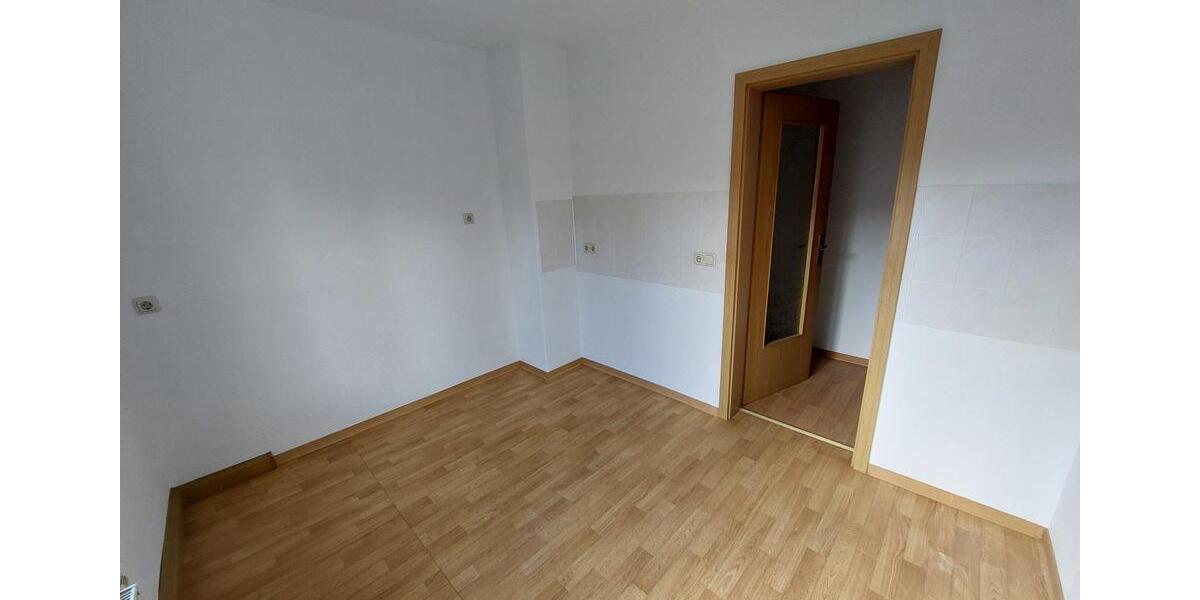 Dachgeschoßwohnung Döbeln - 2.5 Zimmer, 59 m&sup2;, 330&euro; | Angebot:25540933
