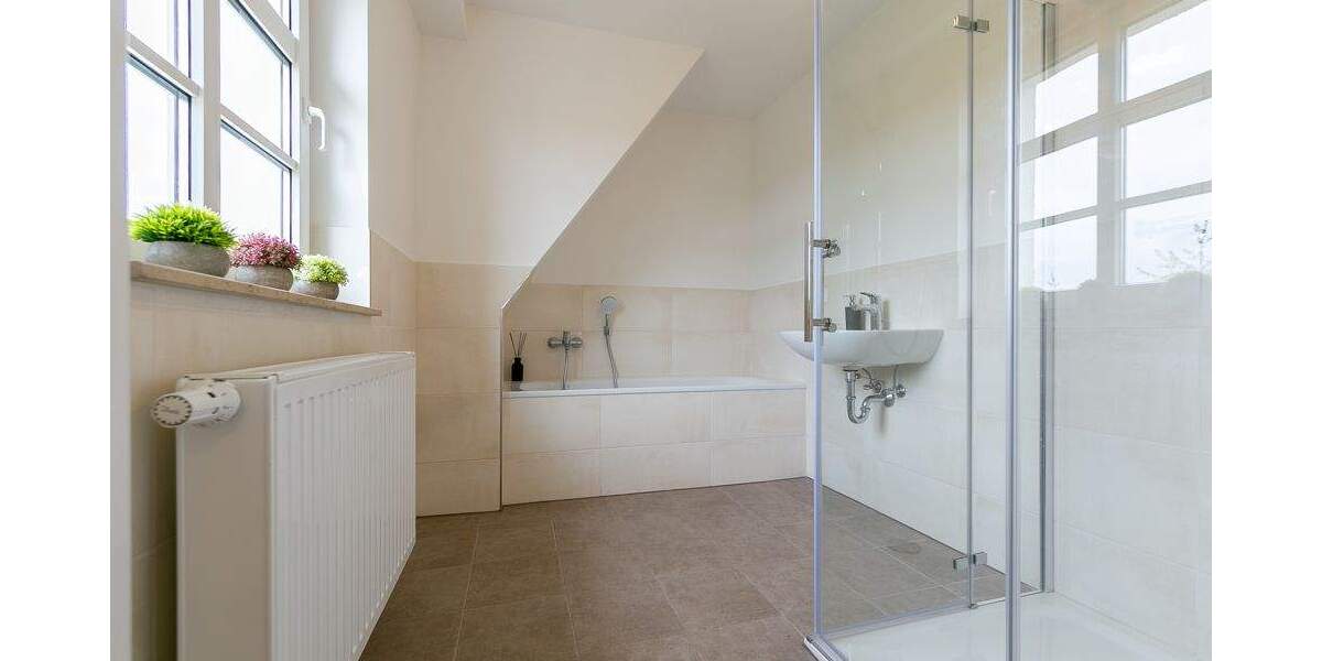 Wohnen bei Leipzig: 2 Zimmer, Bad neu, Echtholz-Parkett, PKW-Stellplatz 2 zimmer