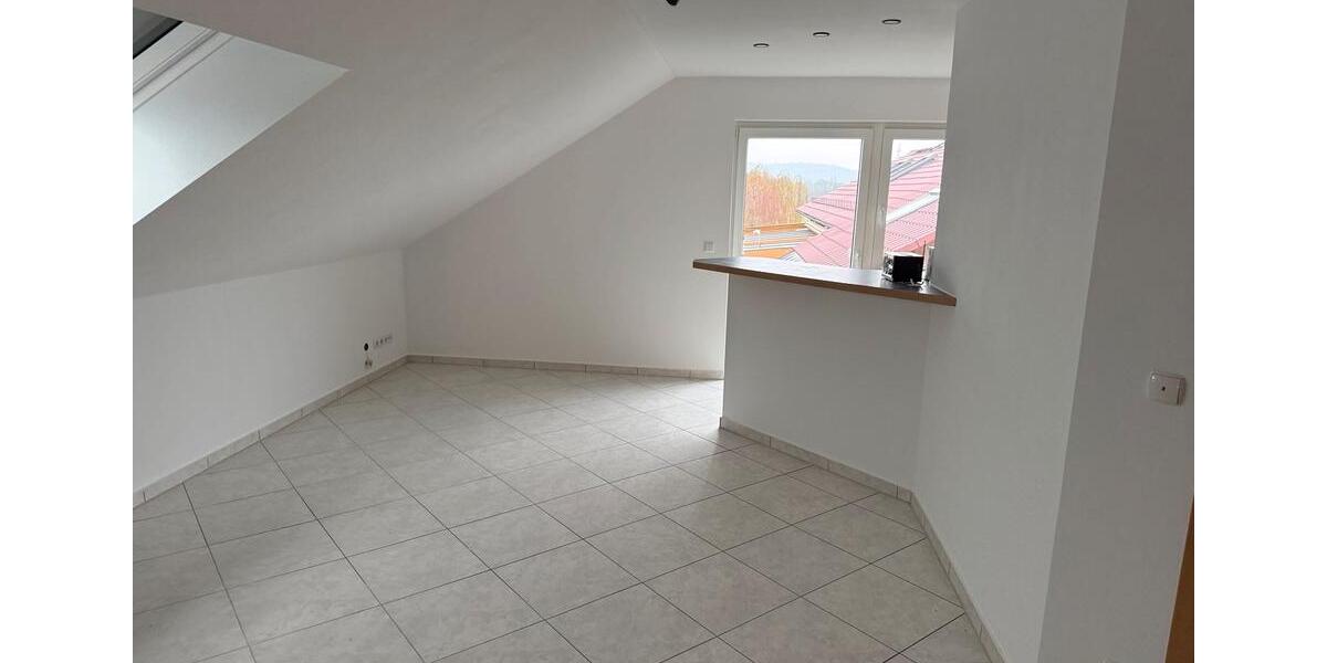 Dachgeschoßwohnung Rosengarten - 2.5 Zimmer, 72 m&sup2;, 600&euro; | Angebot:26613932