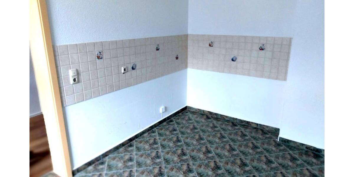 Etagenwohnung Neubrandenburg Vogelviertel - 5 Zimmer, 124 m&sup2;, 1.100&euro; | Angebot:25727501