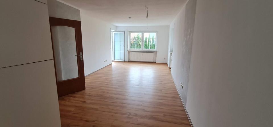 Schöne helle 2 ZKB Wohnung mit Terrasse 2 zimmer