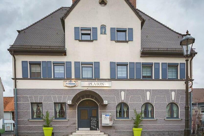 Attraktives, voll ausgestattetes Lokal im Herzen von Berg zimmer