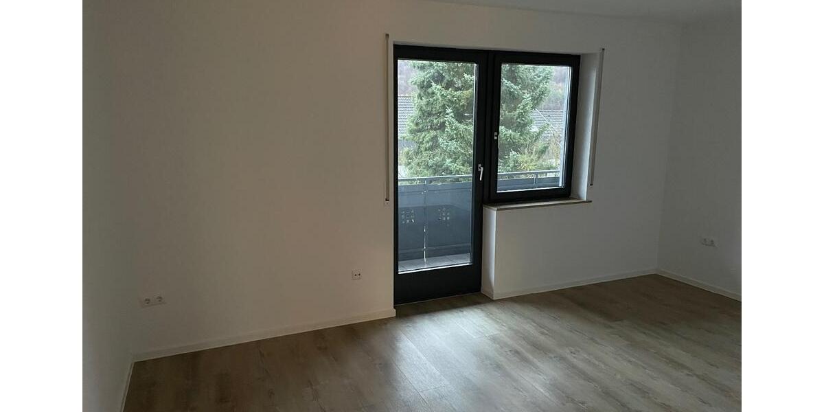 4 Zimmer Wohnung zu vermieten, zusätzlich Kellerraum und Garage 5 zimmer