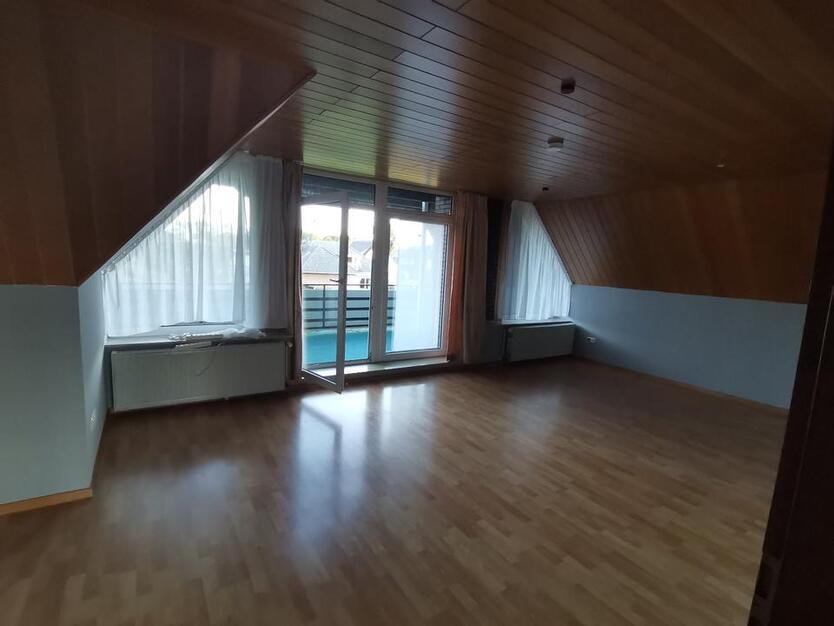 Großzügige Wohnung mit eigenem Eingang zimmer