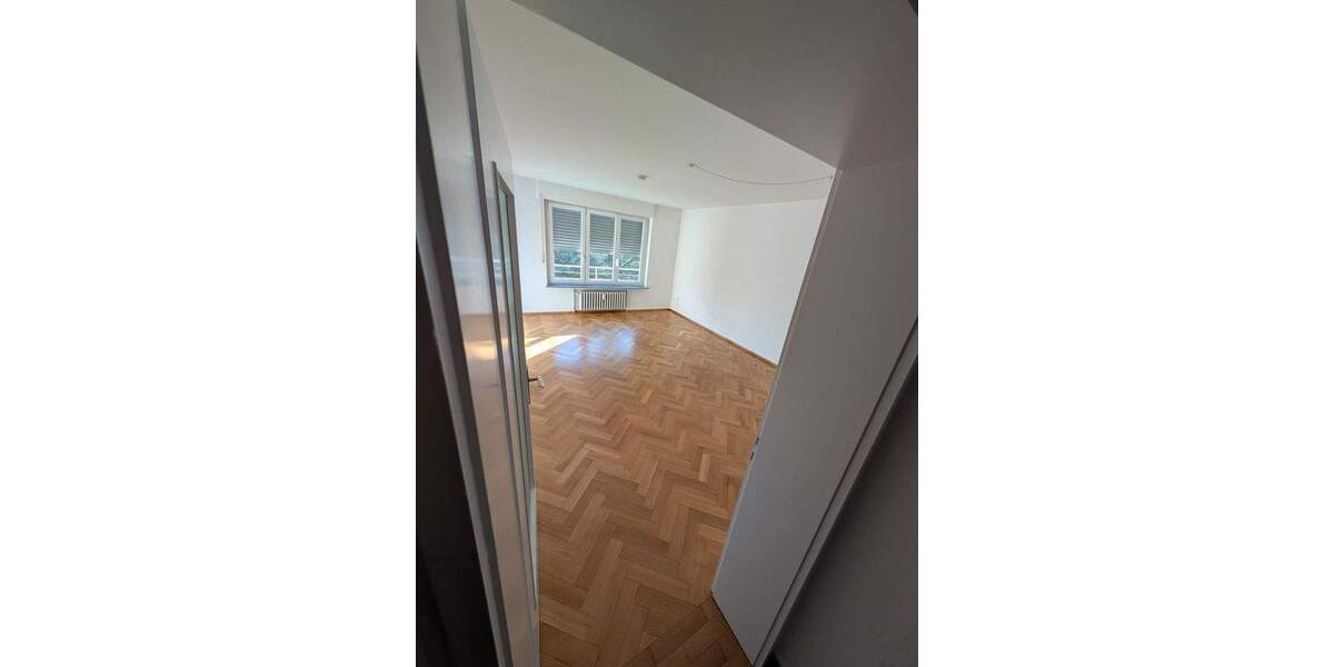 Etagenwohnung Baden-Baden Innenstadt - 3 Zimmer, 90 m&sup2;, 1.100&euro; | Angebot:25096076