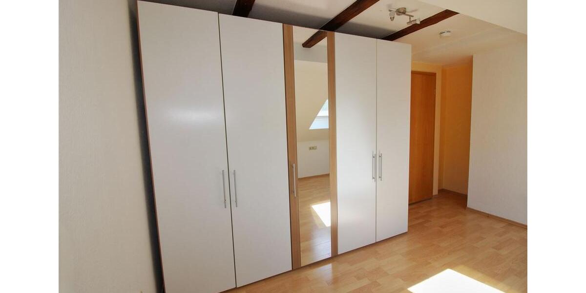 Ideal für Singles oder Paare: Attraktive Dachgeschosswohnung mit Stellplatz; auch Kauf möglich 2 zimmer