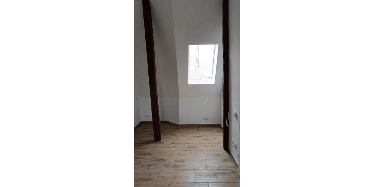 Dachgeschoßwohnung Forchheim - 5 Zimmer, 105 m&sup2;, 900&euro; | Angebot:26021077