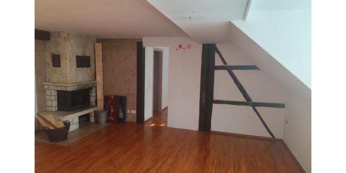 Dachgeschoßwohnung Geringswalde - 4 Zimmer, 80 m&sup2;, 600&euro; | Angebot:25398137