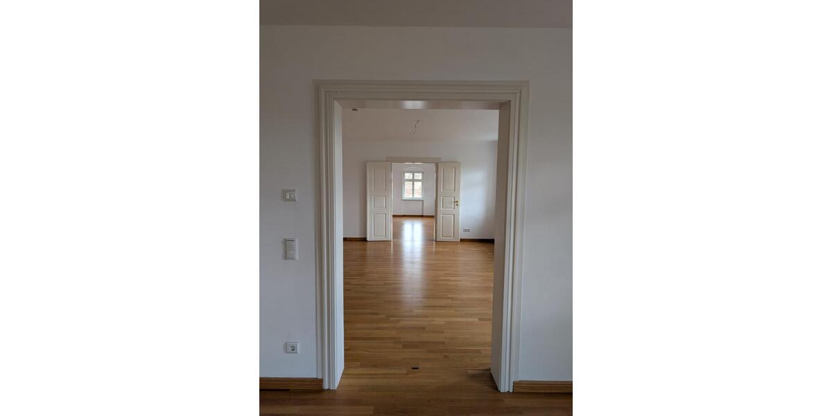 Etagenwohnung Radebeul - 3 Zimmer, 151 m&sup2;, 1.950&euro; | Angebot:25120921