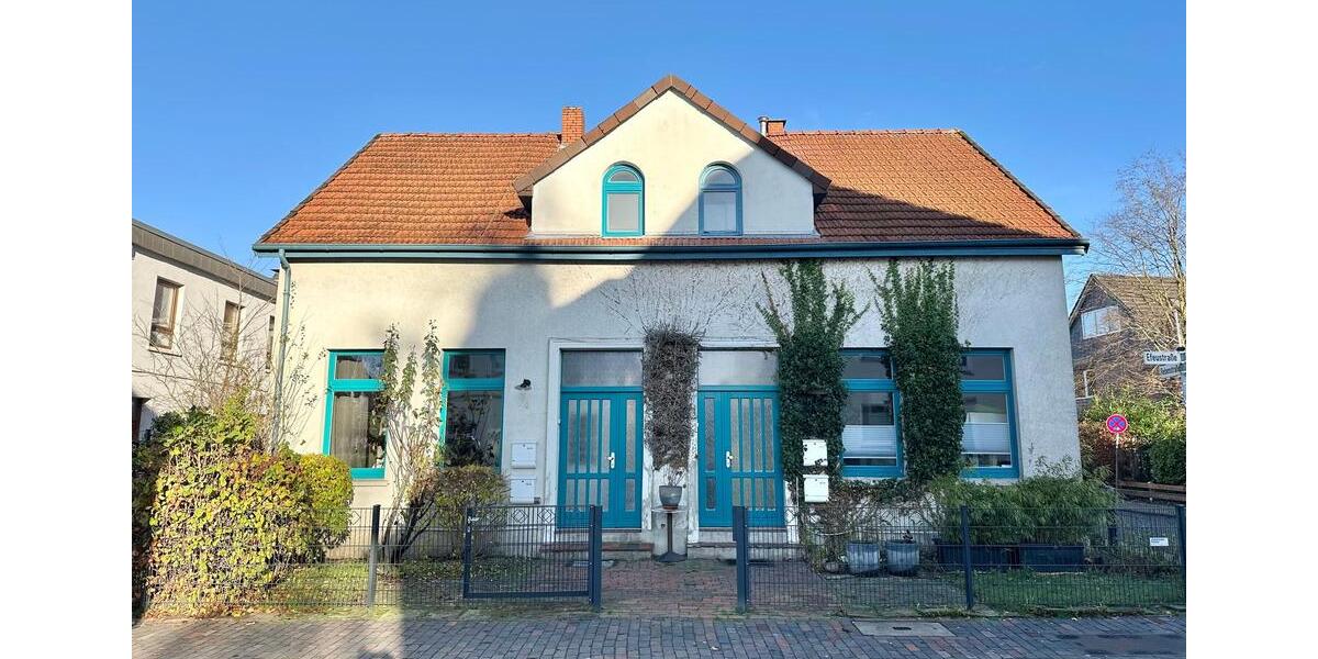 Altbaucharme auf zwei Ebenen – mitten in Oldenburg, EBK inklusive! 2 zimmer