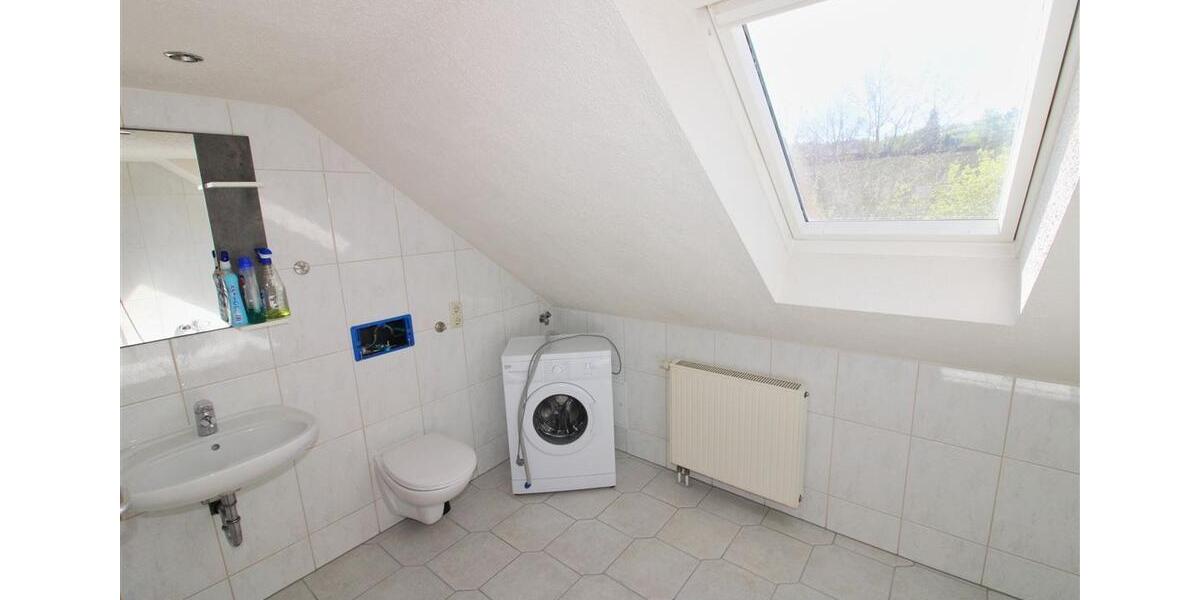 Ideal für Singles oder Paare: Attraktive Dachgeschosswohnung mit Stellplatz; auch Kauf möglich 2 zimmer