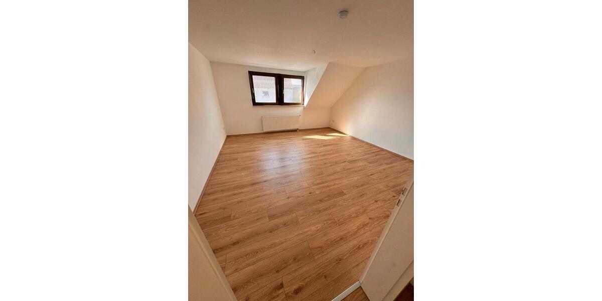 Dachgeschoßwohnung Wölfersheim - 3.5 Zimmer, 96 m&sup2;, 1.350&euro; | Angebot:26048547