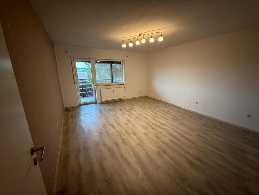 Helle 3-Zimmer Wohnung mit großem Balkon und Gartenanteil