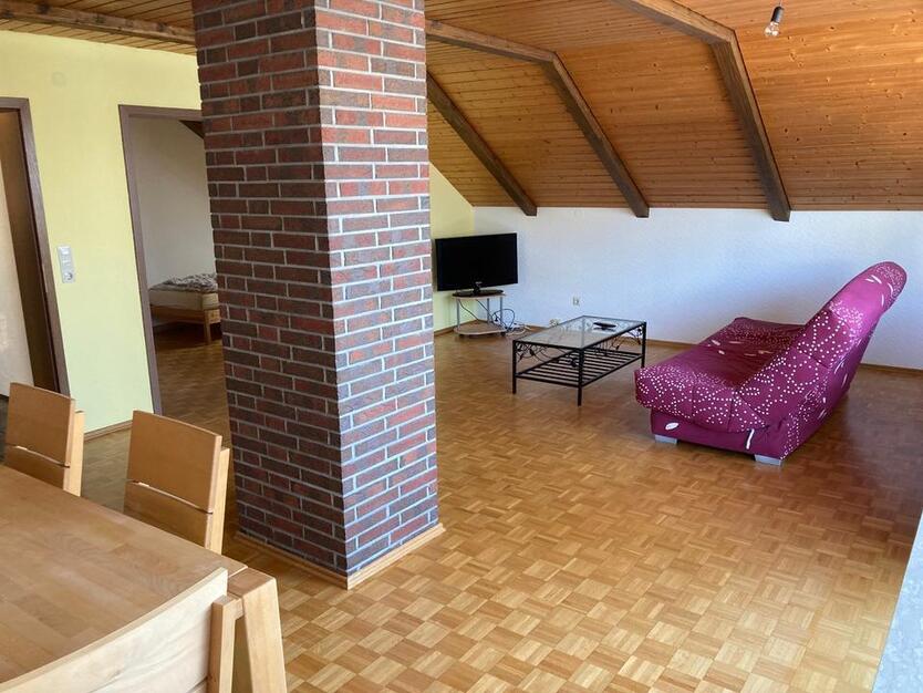 Helle 3-Zimmer-Dachgeschosswohnung zu vermieten zimmer