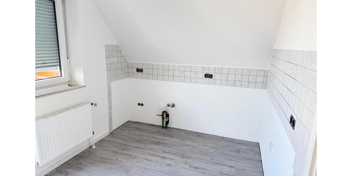 Helle, frisch renovierte Dachgeschosswohnung 5 zimmer