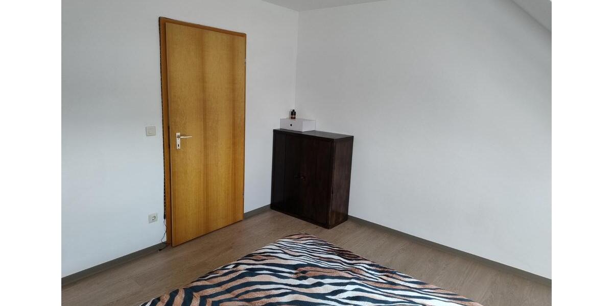 Dachgeschoßwohnung Irmenach - 3 Zimmer, 96 m&sup2;, 500&euro; | Angebot:25873815